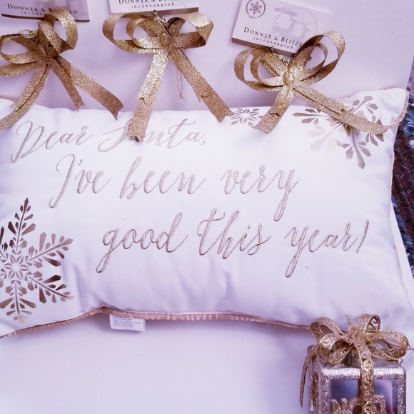 Holiday Christmas Pillow with 4 Decorations Decor - Picture 1 of 1